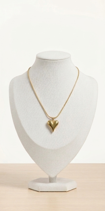 Gold Minimalist Heart Pendant Necklace