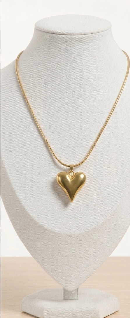 Gold Minimalist Heart Pendant Necklace